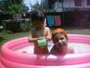 Sanam et Leila dans la piscine rose 2